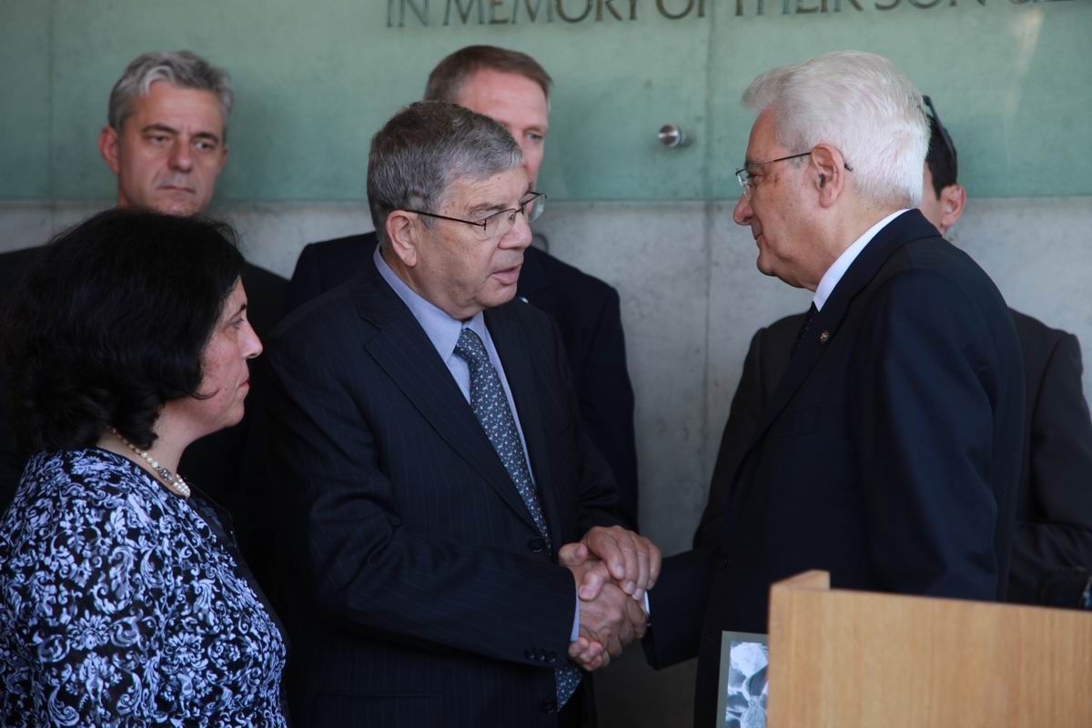 The President was warmly greeted by Chairman of the Yad Vashem Directorate Avner Shalev